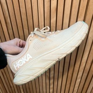 Hoka Arahi 7